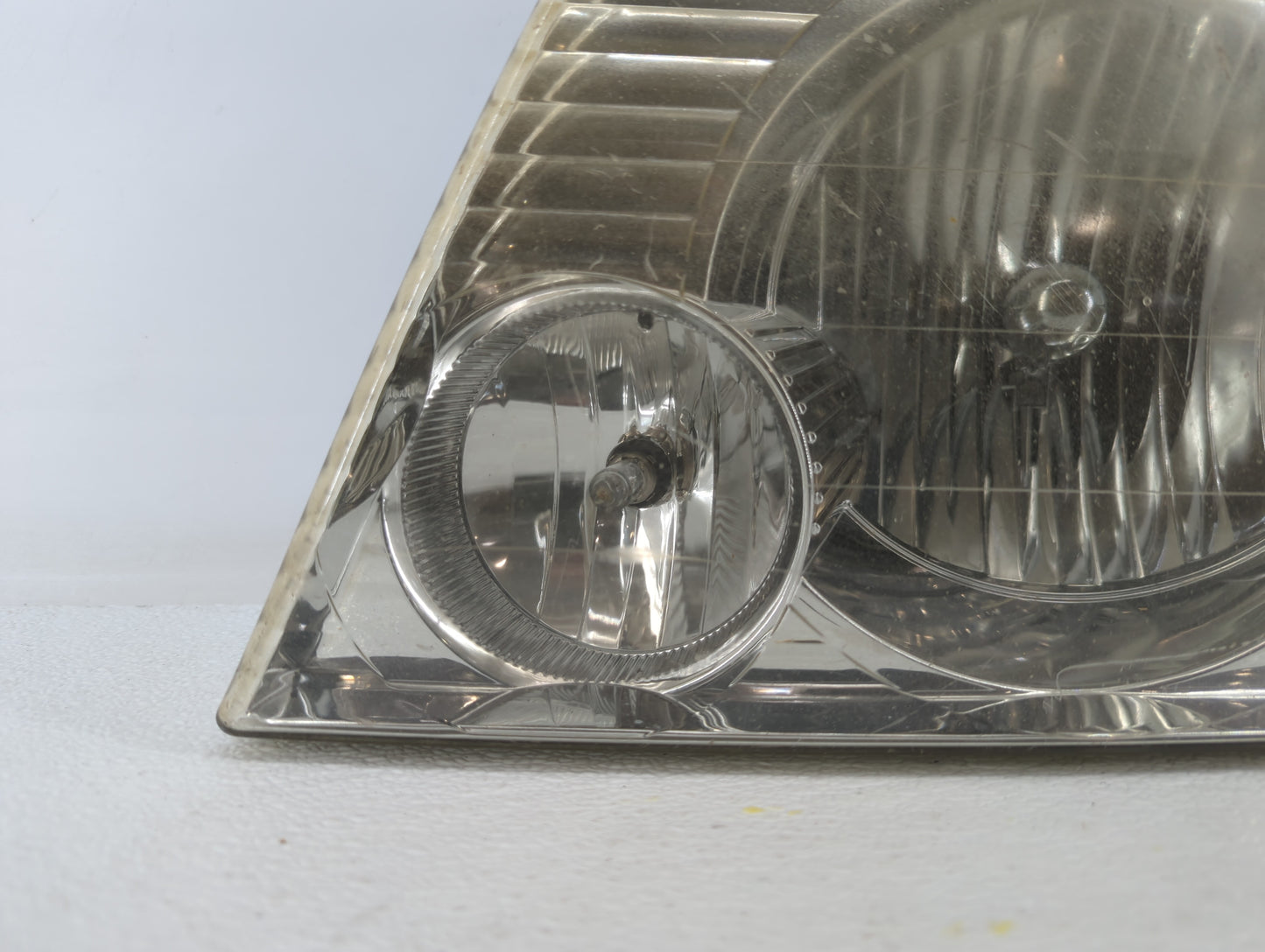 2002-2005 Ford Explorer Driver Left Oem Head Light Headlight Lamp - Oemusedautoparts1.com