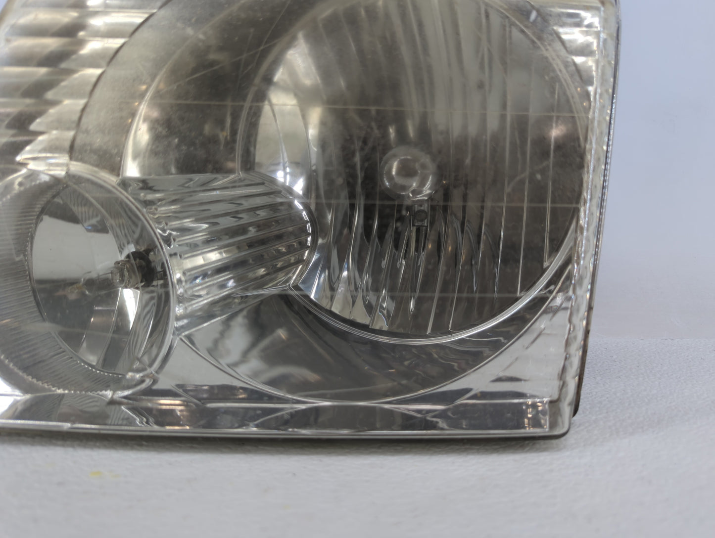 2002-2005 Ford Explorer Driver Left Oem Head Light Headlight Lamp - Oemusedautoparts1.com