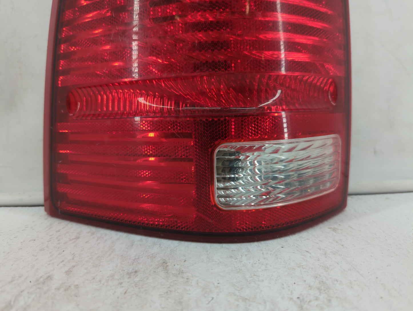2002-2005 Ford Explorer Tail Light Assembly Driver Left OEM P/N:1L2X-13B505-B Fits Fits 2002 2003 2004 2005 OEM Used Auto Pa