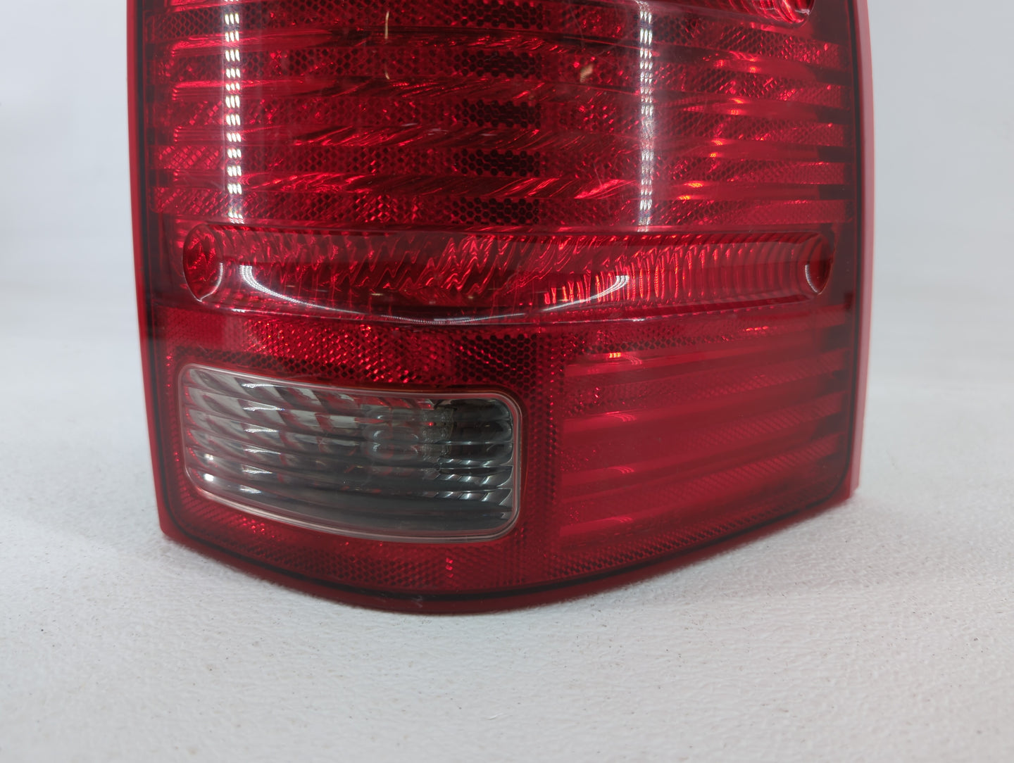 2002-2005 Ford Explorer Tail Light Assembly Passenger Right OEM P/N:5480780 1L2X-13B504-B Fits Fits 2002 2003 2004 2005 OEM 