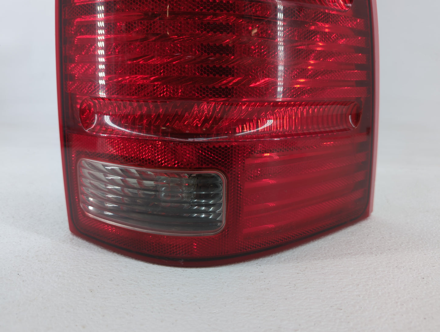 2002-2005 Ford Explorer Tail Light Assembly Passenger Right OEM P/N:5480780 1L2X-13B504-B Fits Fits 2002 2003 2004 2005 OEM 