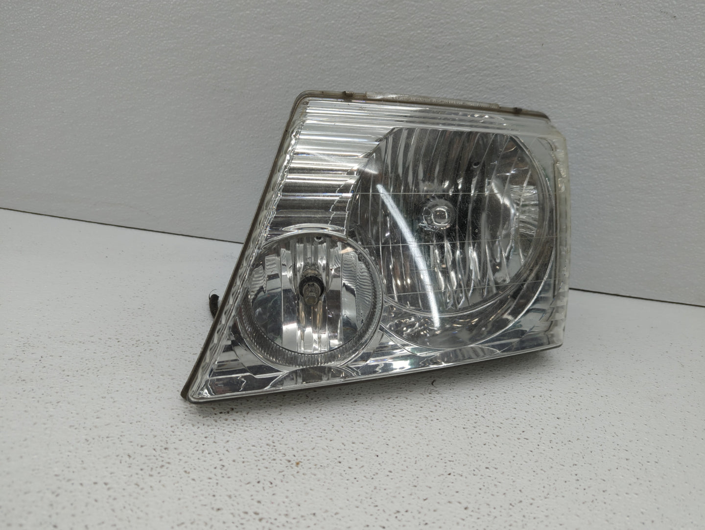 2002-2005 Ford Explorer Driver Left Oem Head Light Headlight Lamp - Oemusedautoparts1.com