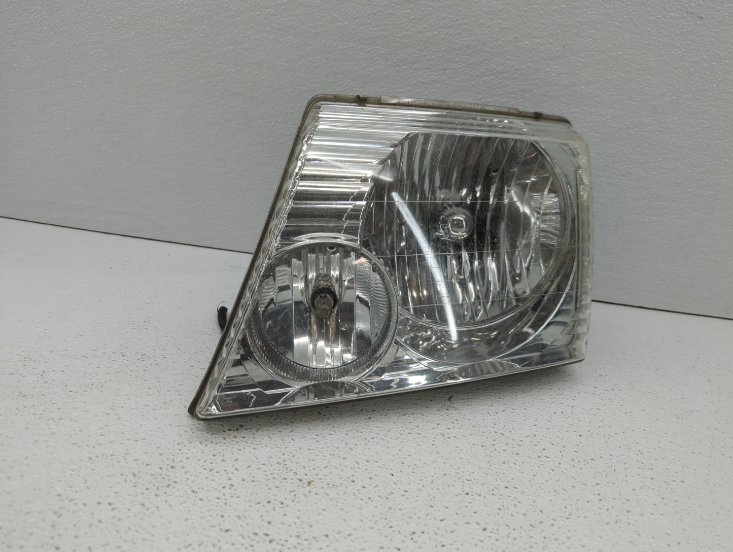 2002-2005 Ford Explorer Driver Left Oem Head Light Headlight Lamp - Oemusedautoparts1.com
