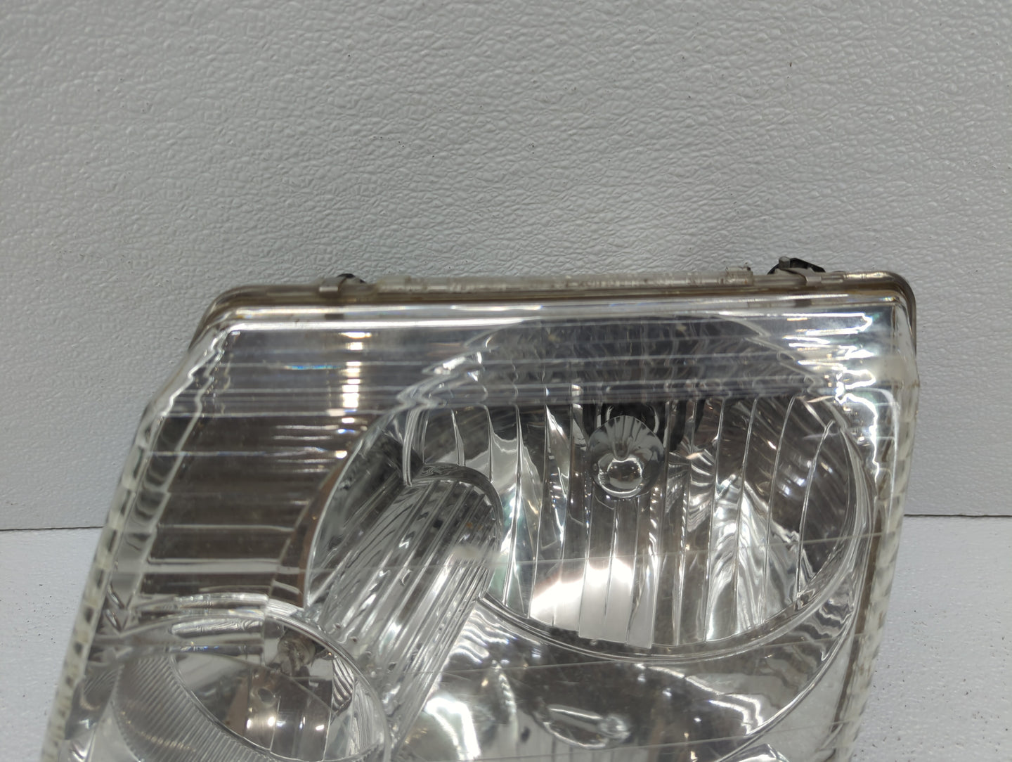 2002-2005 Ford Explorer Driver Left Oem Head Light Headlight Lamp - Oemusedautoparts1.com