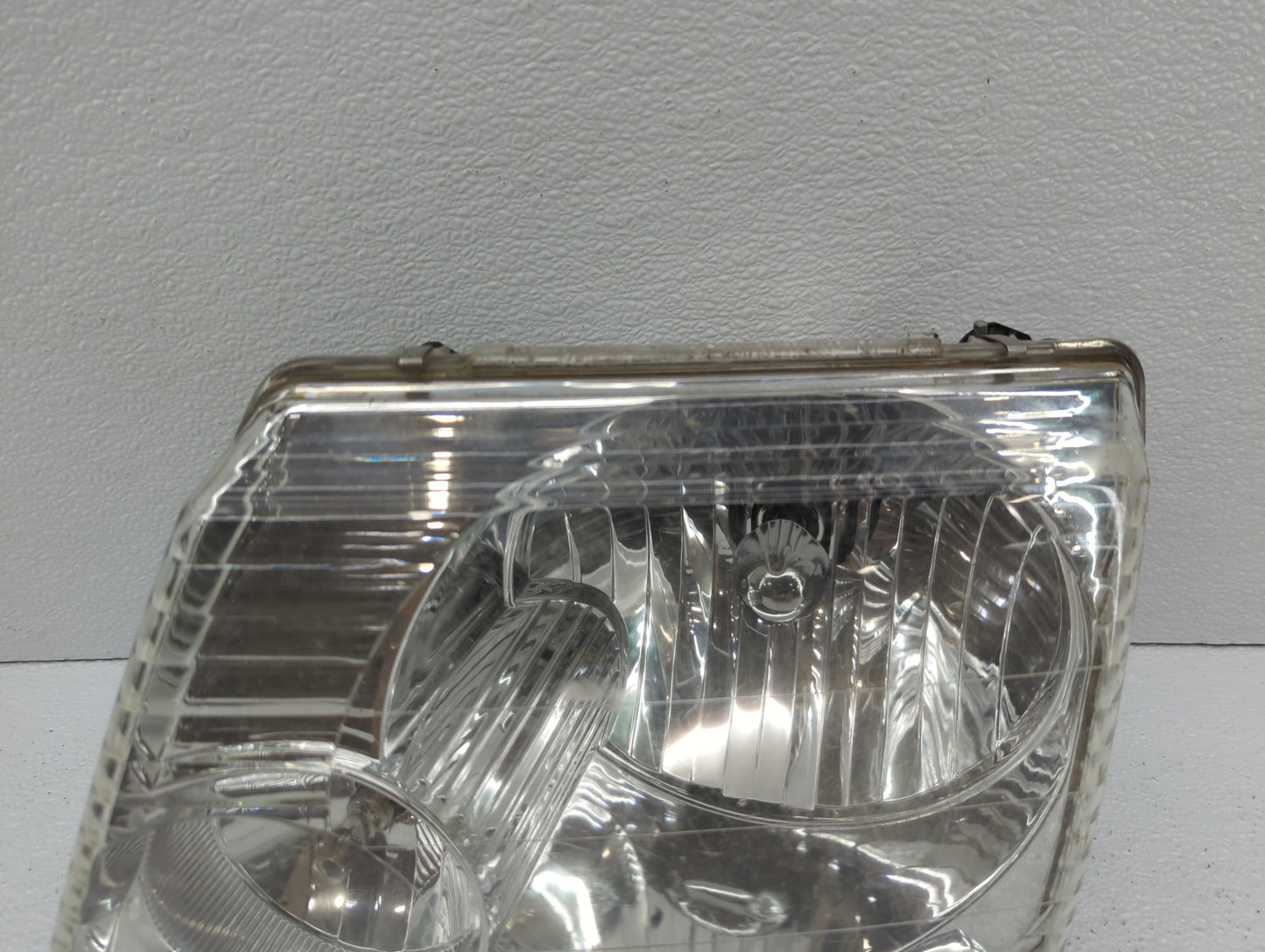 2002-2005 Ford Explorer Driver Left Oem Head Light Headlight Lamp - Oemusedautoparts1.com