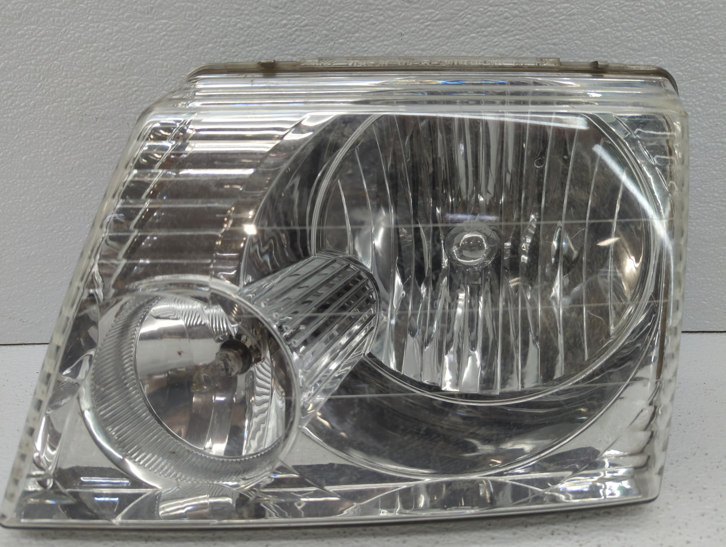 2002-2005 Ford Explorer Driver Left Oem Head Light Headlight Lamp - Oemusedautoparts1.com