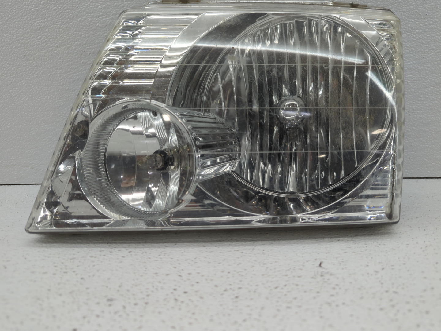 2002-2005 Ford Explorer Driver Left Oem Head Light Headlight Lamp - Oemusedautoparts1.com