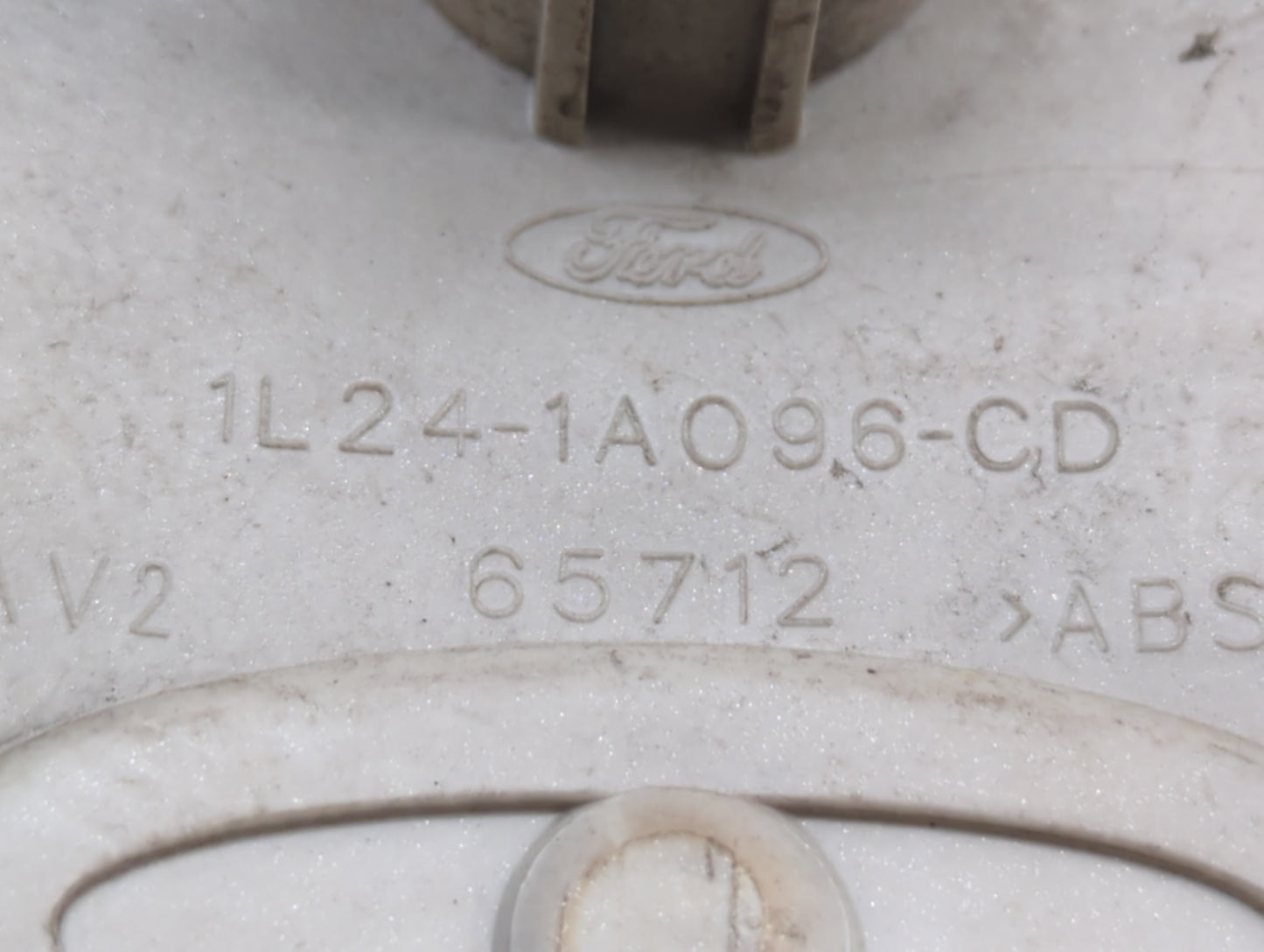 2003 Ford Explorer Rim Wheel Center Cap Silver - Oemusedautoparts1.com
