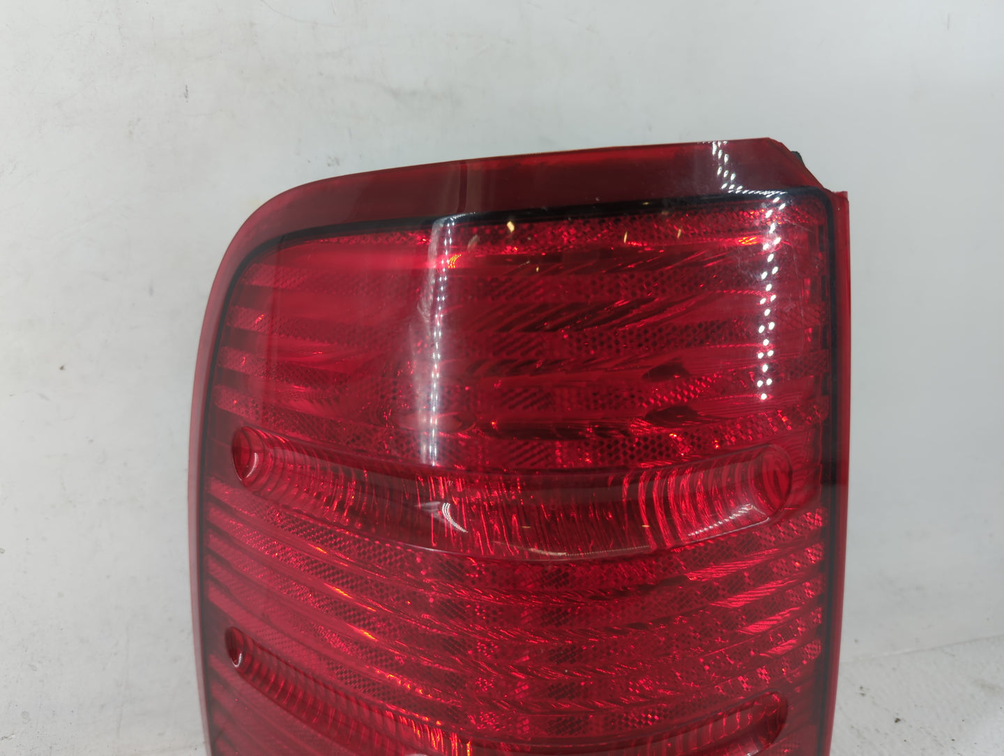 2002-2005 Ford Explorer Tail Light Assembly Driver Left OEM P/N:1L2X-138505-B Fits Fits 2002 2003 2004 2005 OEM Used Auto Pa