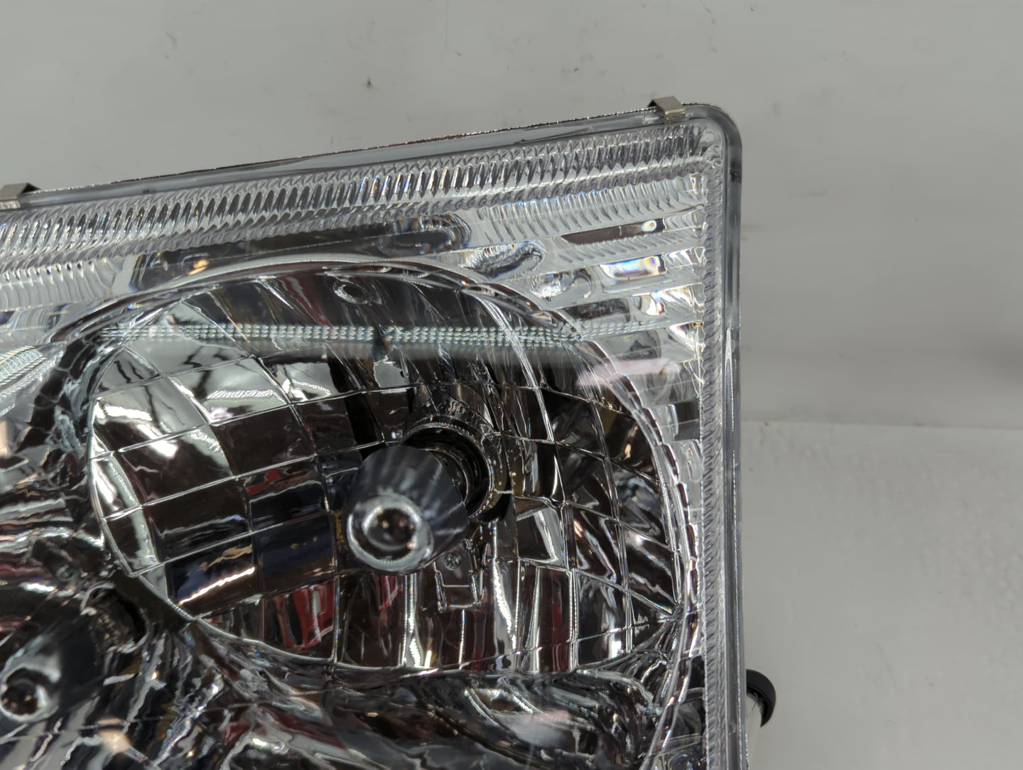 Ford Explorer Driver Left Oem Head Light Headlight Lamp - Oemusedautoparts1.com