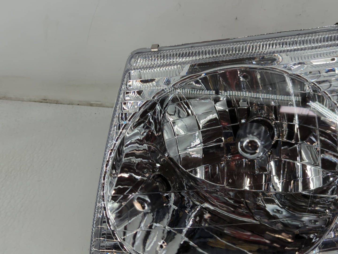 Ford Explorer Driver Left Oem Head Light Headlight Lamp - Oemusedautoparts1.com