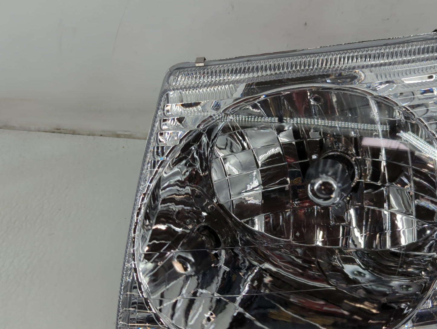 Ford Explorer Driver Left Oem Head Light Headlight Lamp - Oemusedautoparts1.com