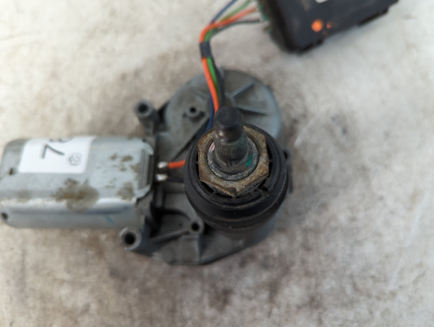 2003 Ford Explorer Rear Lid Wiper Motor P/N:53017276 Fits OEM Used Auto Parts - Oemusedautoparts1.com