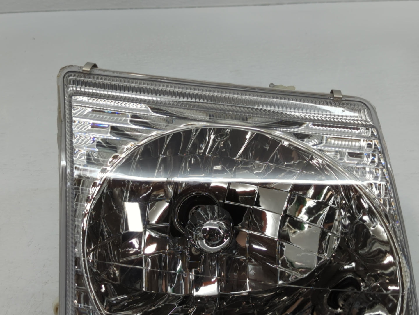 Ford Explorer Passenger Right Oem Head Light Headlight Lamp - Oemusedautoparts1.com