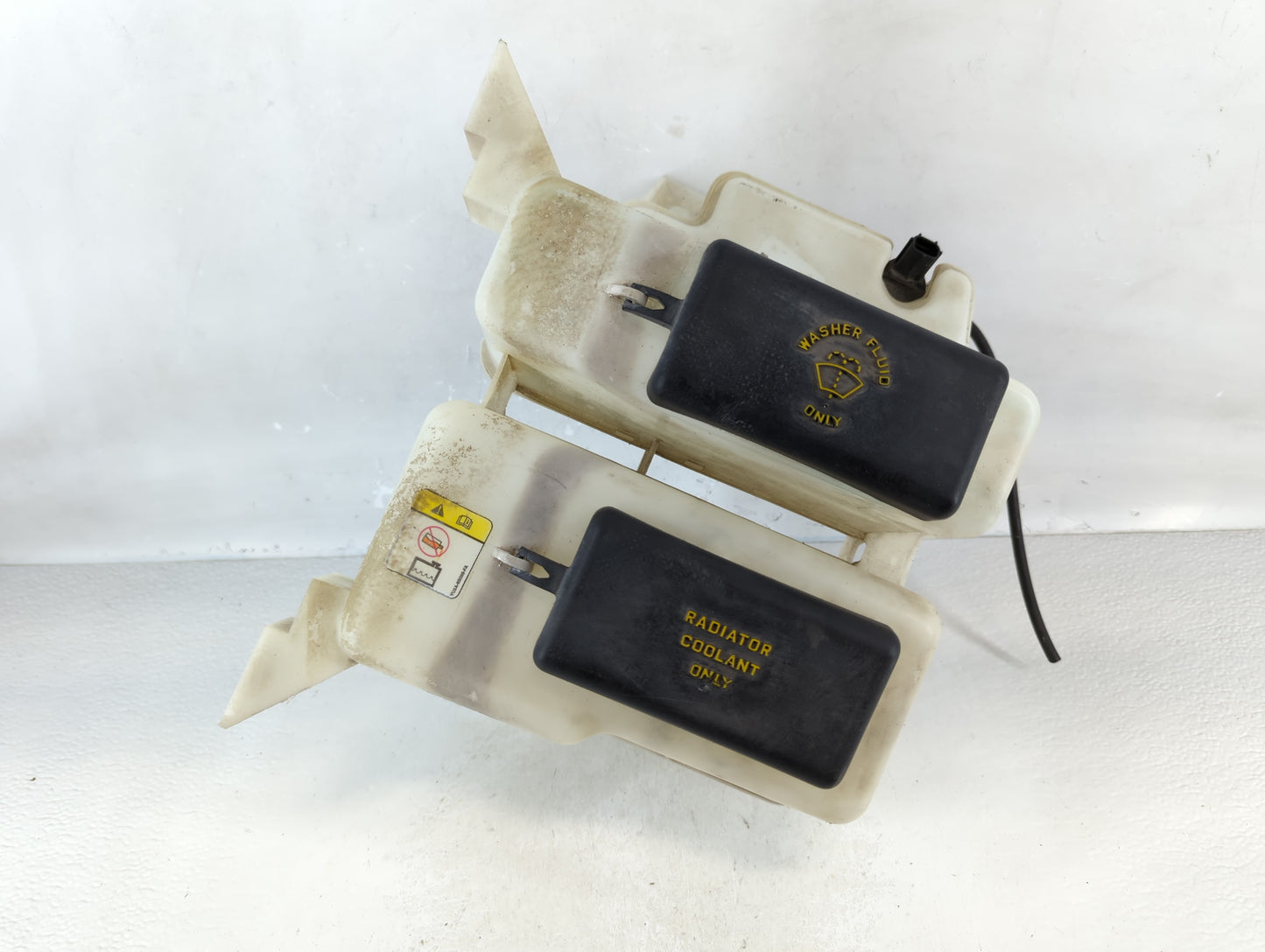 Ford Explorer Windshield Washer Fluid Reservoir Bottle Oem - Oemusedautoparts1.com