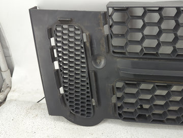 2001-2005 Ford Explorer Sport Trac Front Bumper Grille - Oemusedautoparts1.com