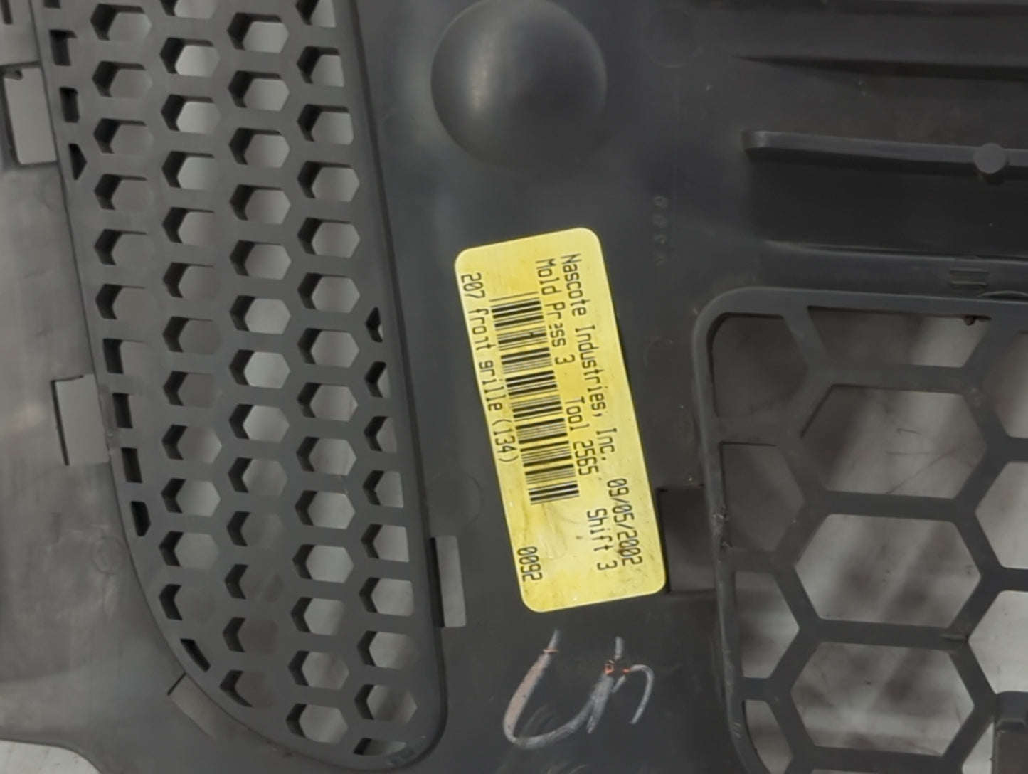 2001-2005 Ford Explorer Sport Trac Front Bumper Grille - Oemusedautoparts1.com
