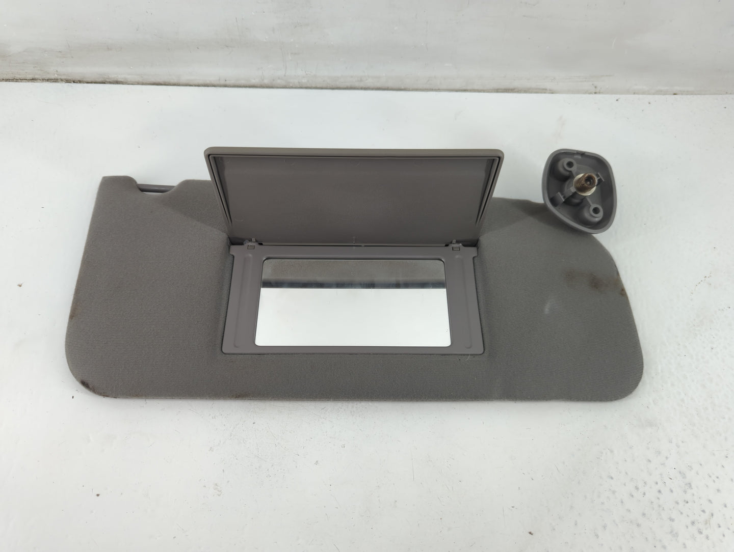 2002-2004 Ford F-150 Sun Visor Shade Replacement Passenger Right Mirror Fits Fits 2002 2003 2004 OEM Used Auto Parts - Oemus