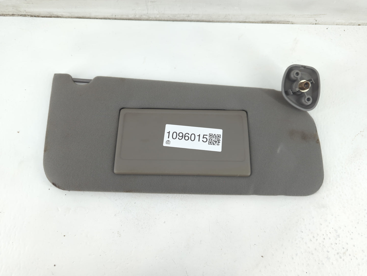 2002-2004 Ford F-150 Sun Visor Shade Replacement Passenger Right Mirror Fits Fits 2002 2003 2004 OEM Used Auto Parts - Oemus