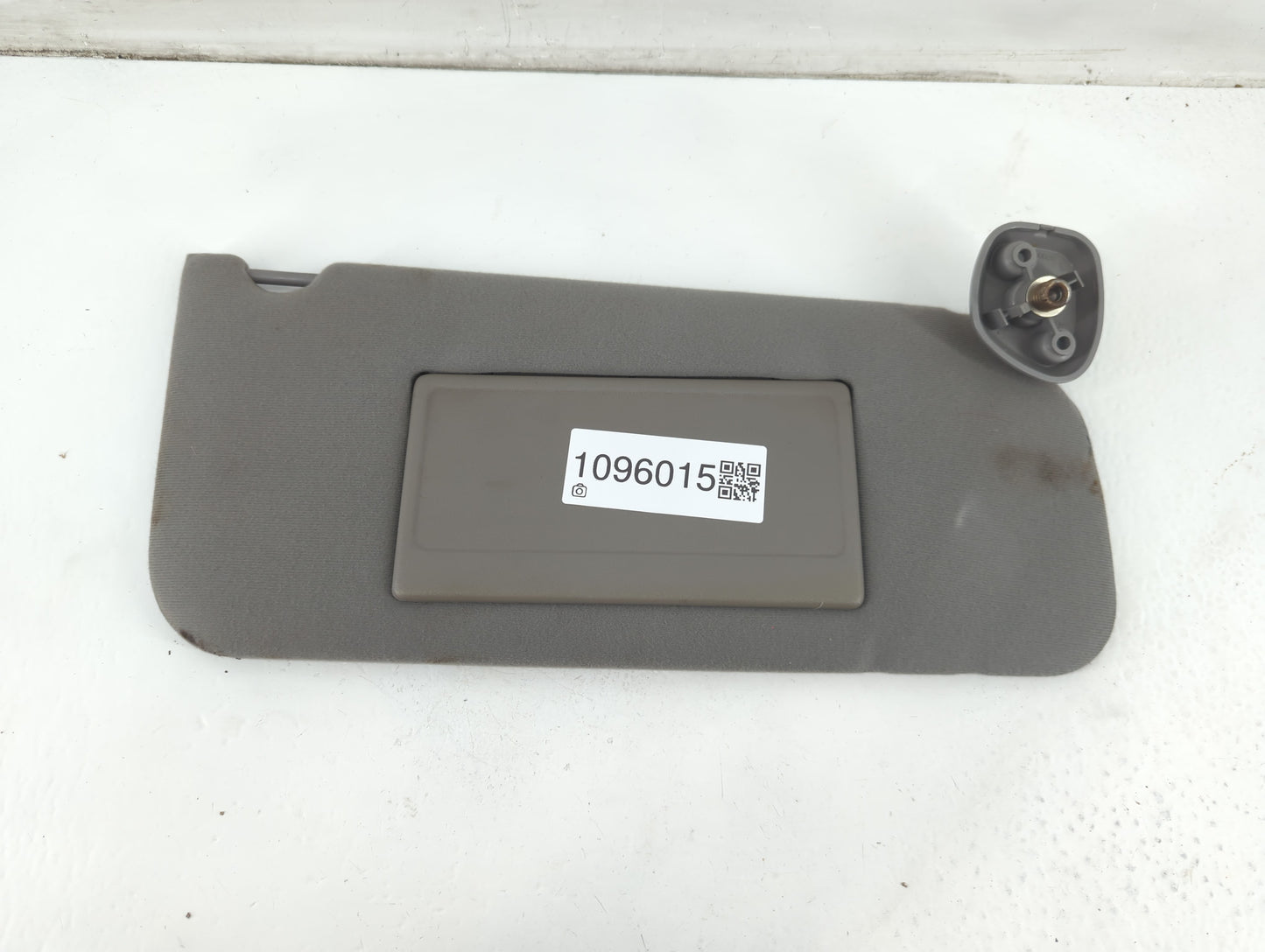 2002-2004 Ford F-150 Sun Visor Shade Replacement Passenger Right Mirror Fits Fits 2002 2003 2004 OEM Used Auto Parts - Oemus
