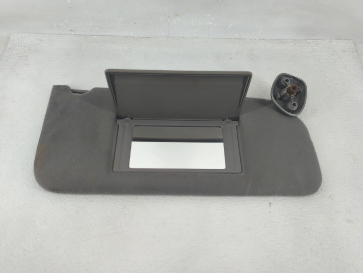 2002-2004 Ford F-150 Sun Visor Shade Replacement Passenger Right Mirror Fits Fits 2002 2003 2004 OEM Used Auto Parts - Oemus