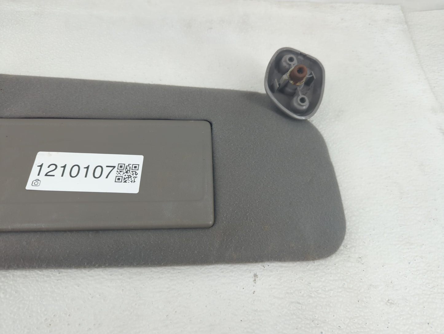2002-2004 Ford F-150 Sun Visor Shade Replacement Passenger Right Mirror Fits Fits 2002 2003 2004 OEM Used Auto Parts - Oemus
