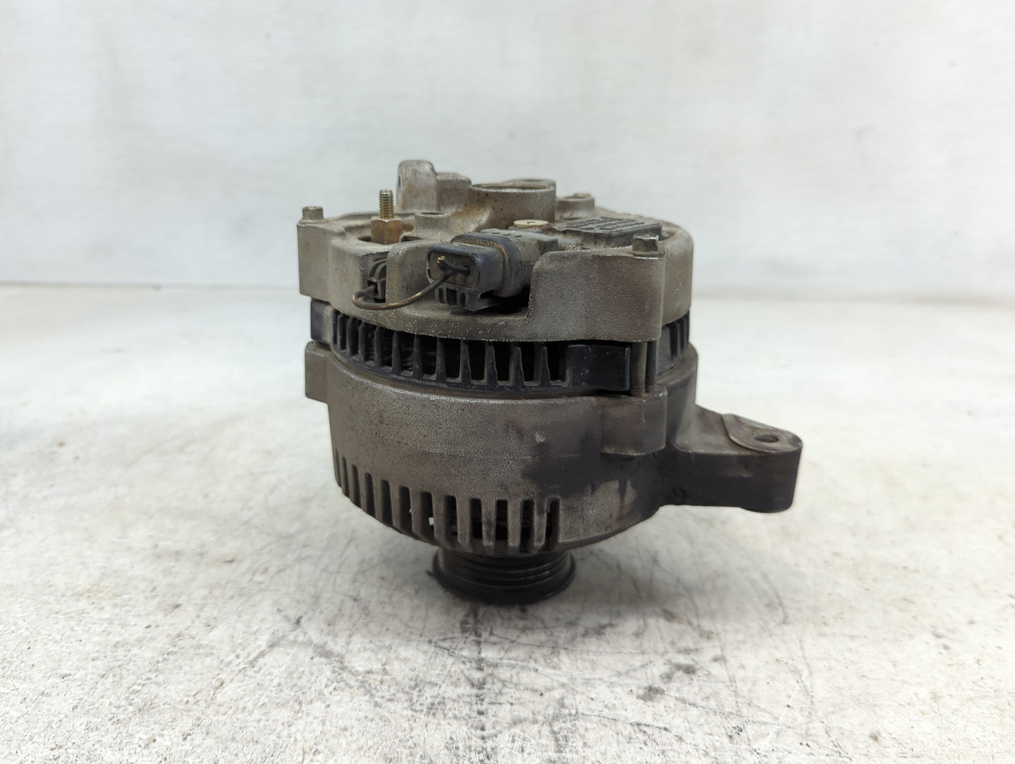 1997-2004 Ford F-150 Alternator Replacement Generator Charging Assembly Engine OEM P/N:F5DU-10316-AA Fits OEM Used Auto Part