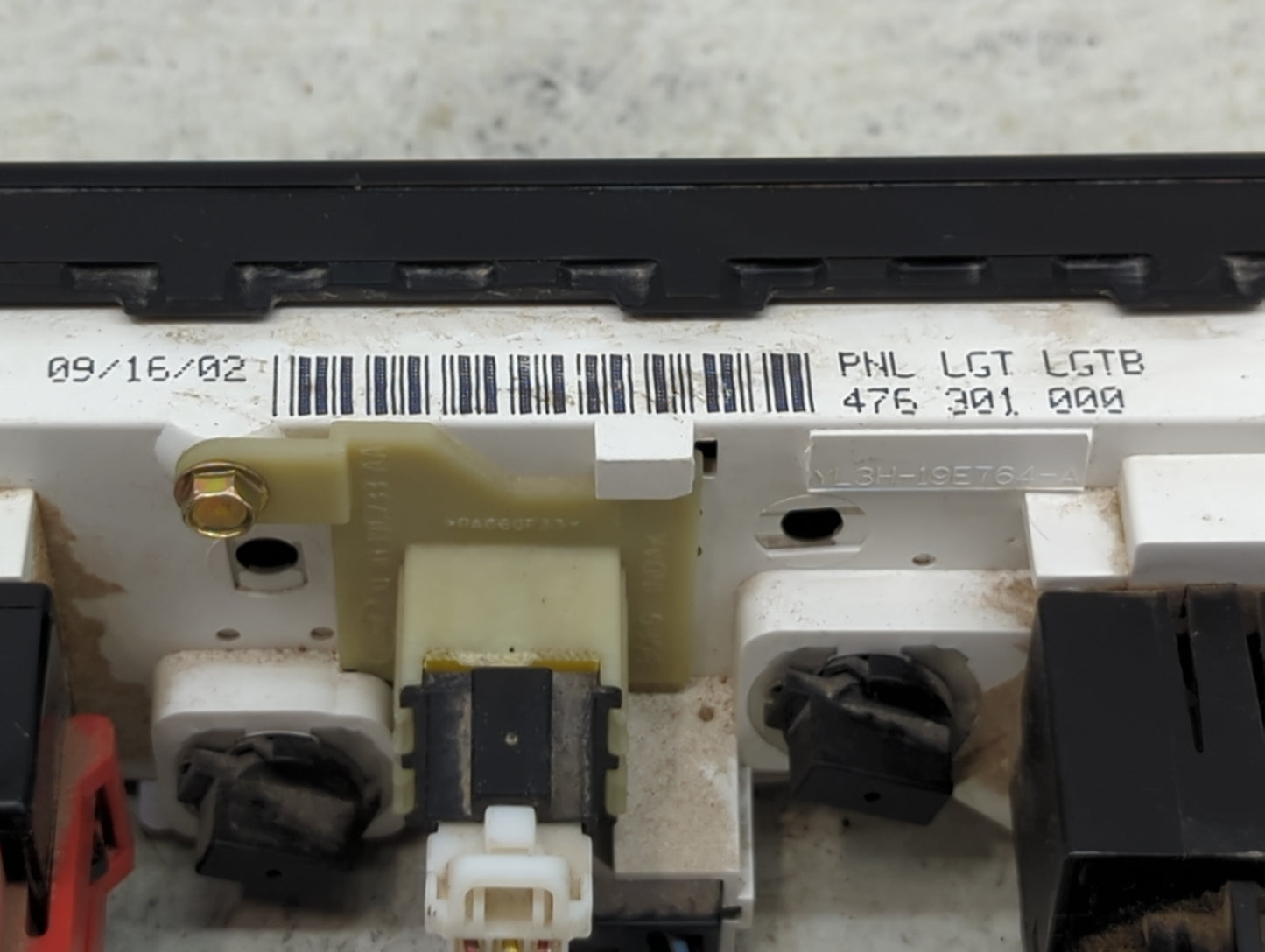 2003 Ford F-150 Climate Control Module Temperature AC/Heater Replacement P/N:YL3H-19E764-A Fits OEM Used Auto Parts - Oemuse