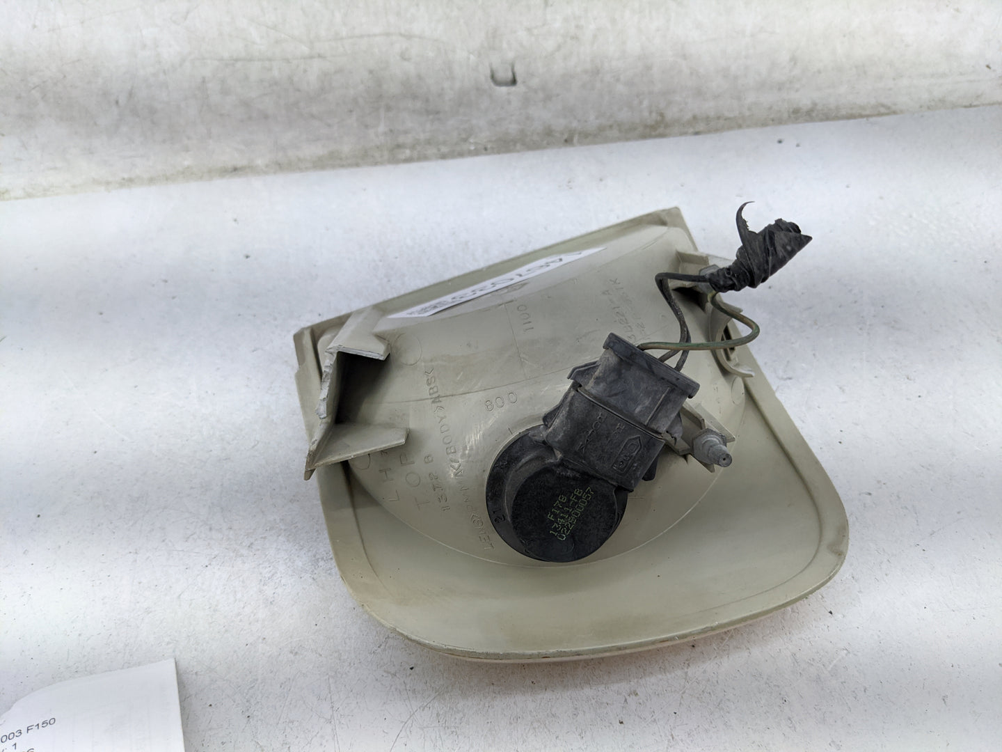 1997-2003 Ford F-150 Driver Left Oem Head Light Headlight Lamp 1467033 - Oemusedautoparts1.com