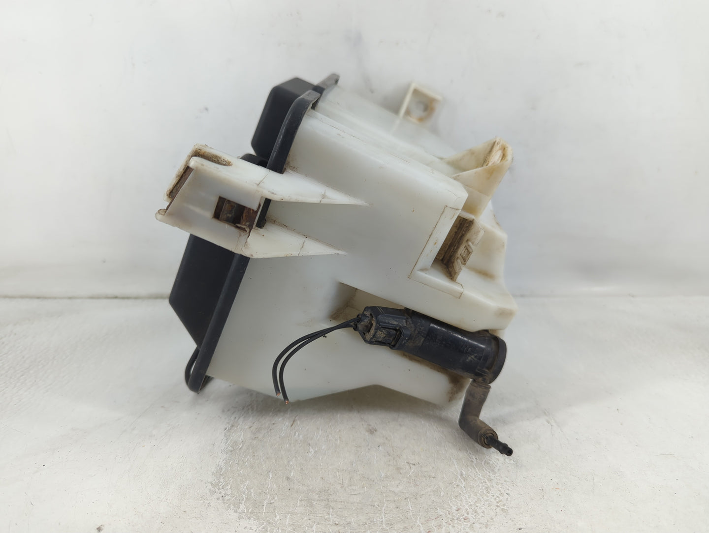 1998-2006 Ford F-150 Windshield Washer Fluid Reservoir Bottle Oem - Oemusedautoparts1.com