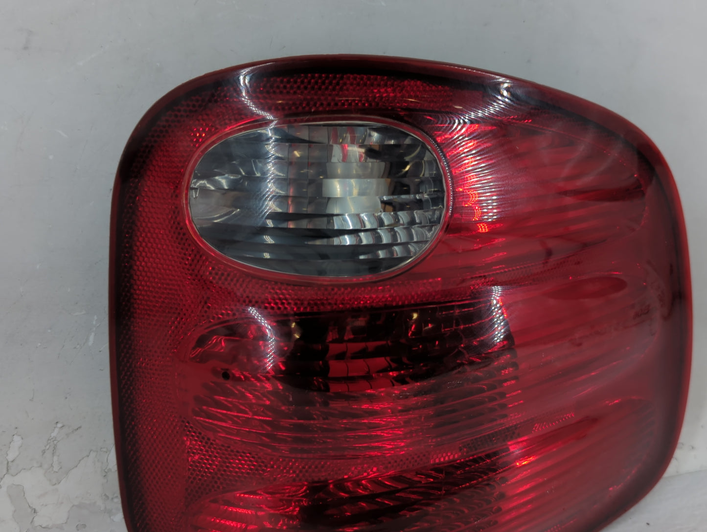 2000-2004 Ford F-150 Tail Light Assembly Passenger Right OEM P/N:YL3X-13440-A Fits Fits 2000 2001 2002 2003 2004 OEM Used Au