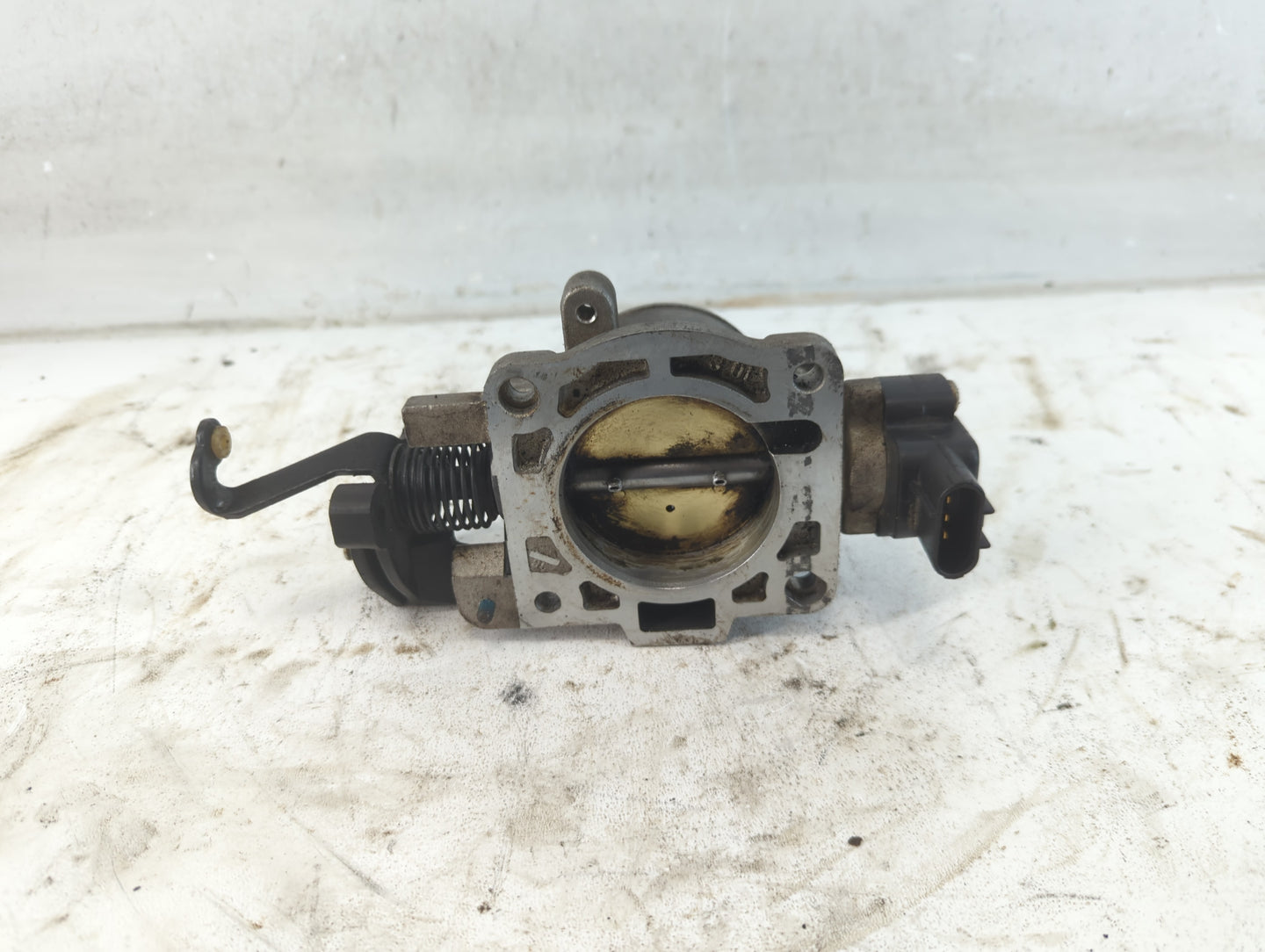 2001-2004 Ford F-150 Throttle Body P/N:F4SF 9B989 AA Fits Fits 2001 2002 2003 2004 OEM Used Auto Parts - Oemusedautoparts1.c