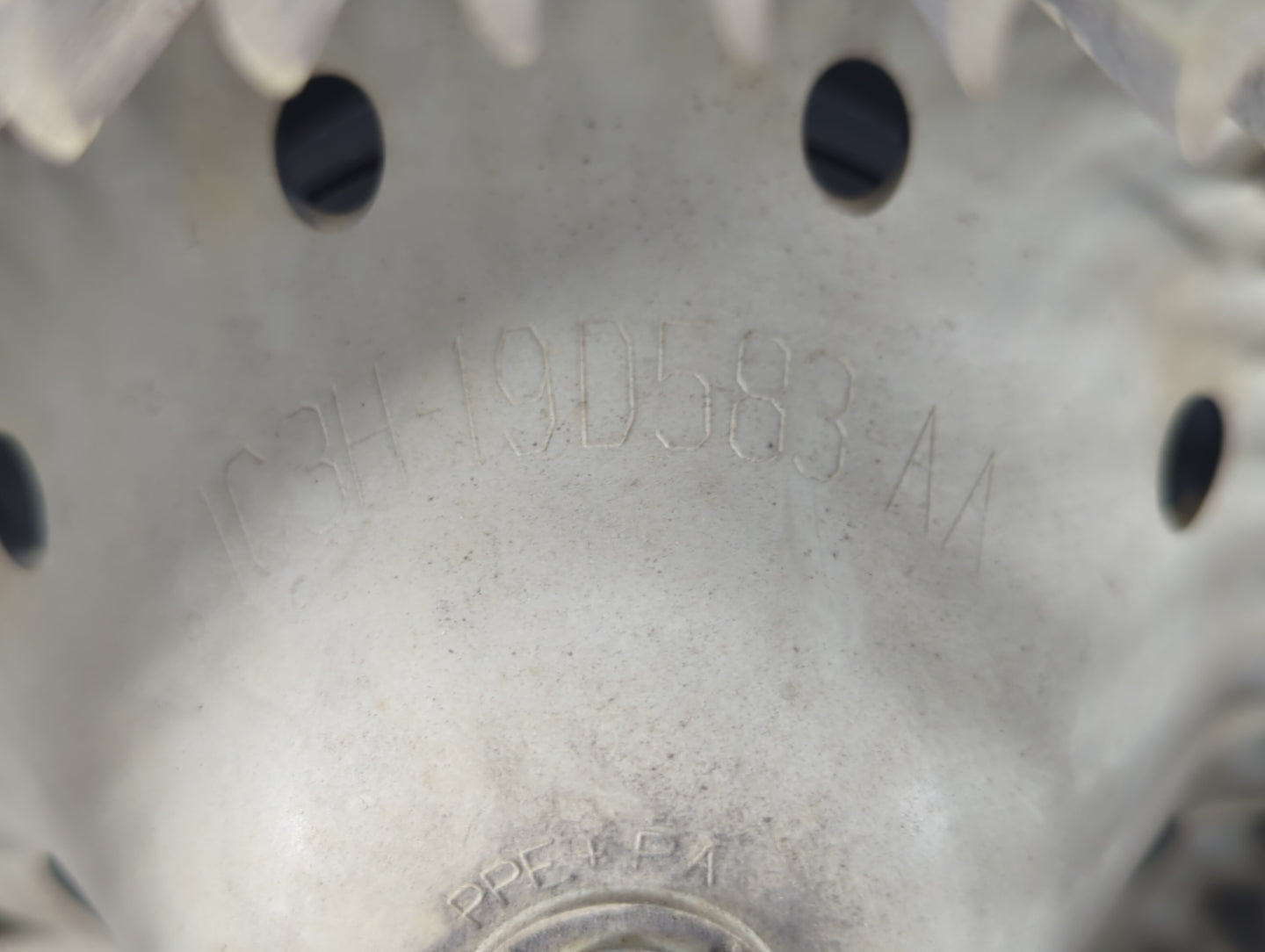 2000-2007 Ford F-250 Rear Heater AC Blower Motor P/N:1C3H19805-AA Fits Fits 2000 2001 2002 2003 2004 2005 2006 2007 OEM Used