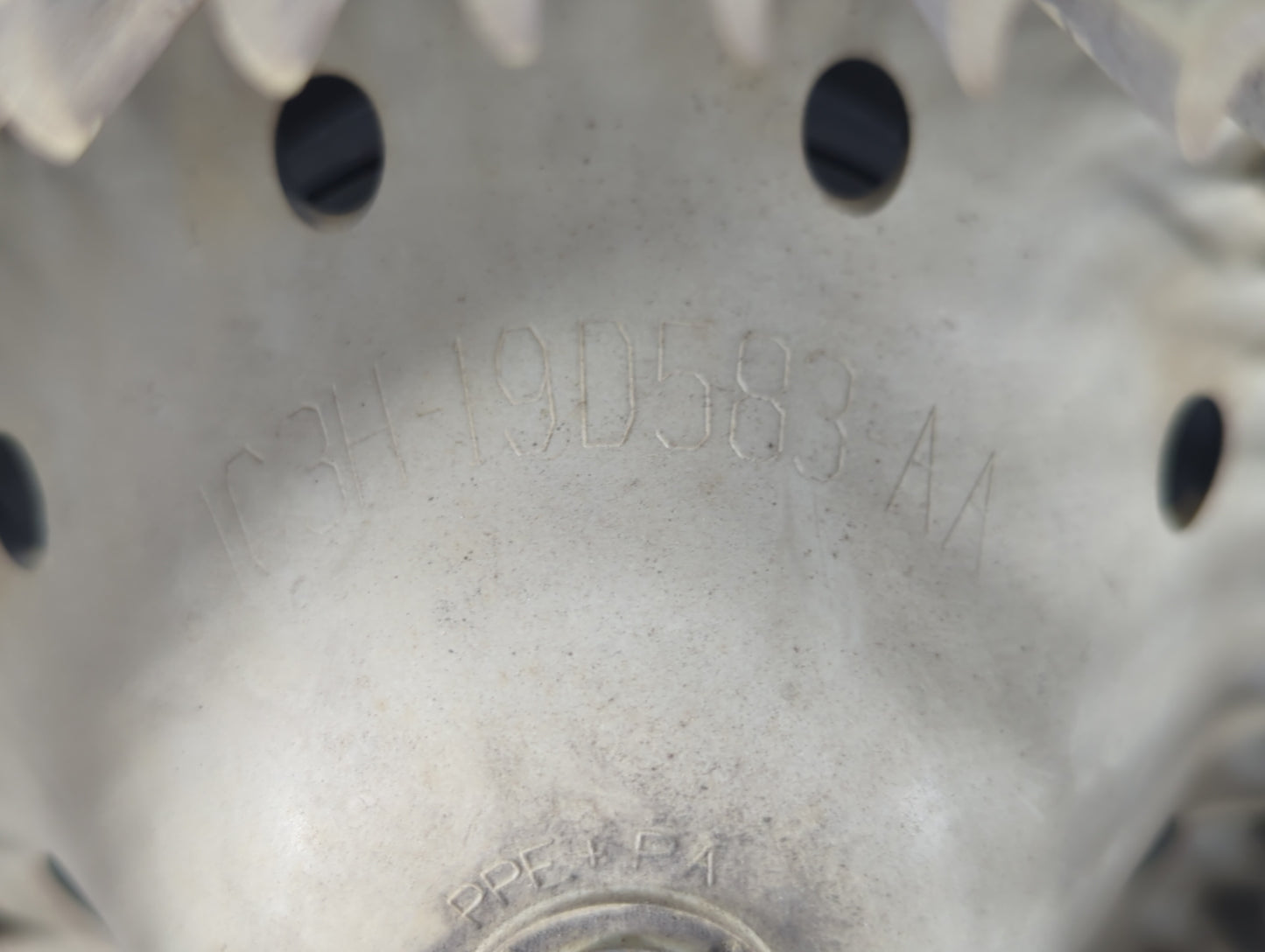 2000-2007 Ford F-250 Rear Heater AC Blower Motor P/N:1C3H19805-AA Fits Fits 2000 2001 2002 2003 2004 2005 2006 2007 OEM Used