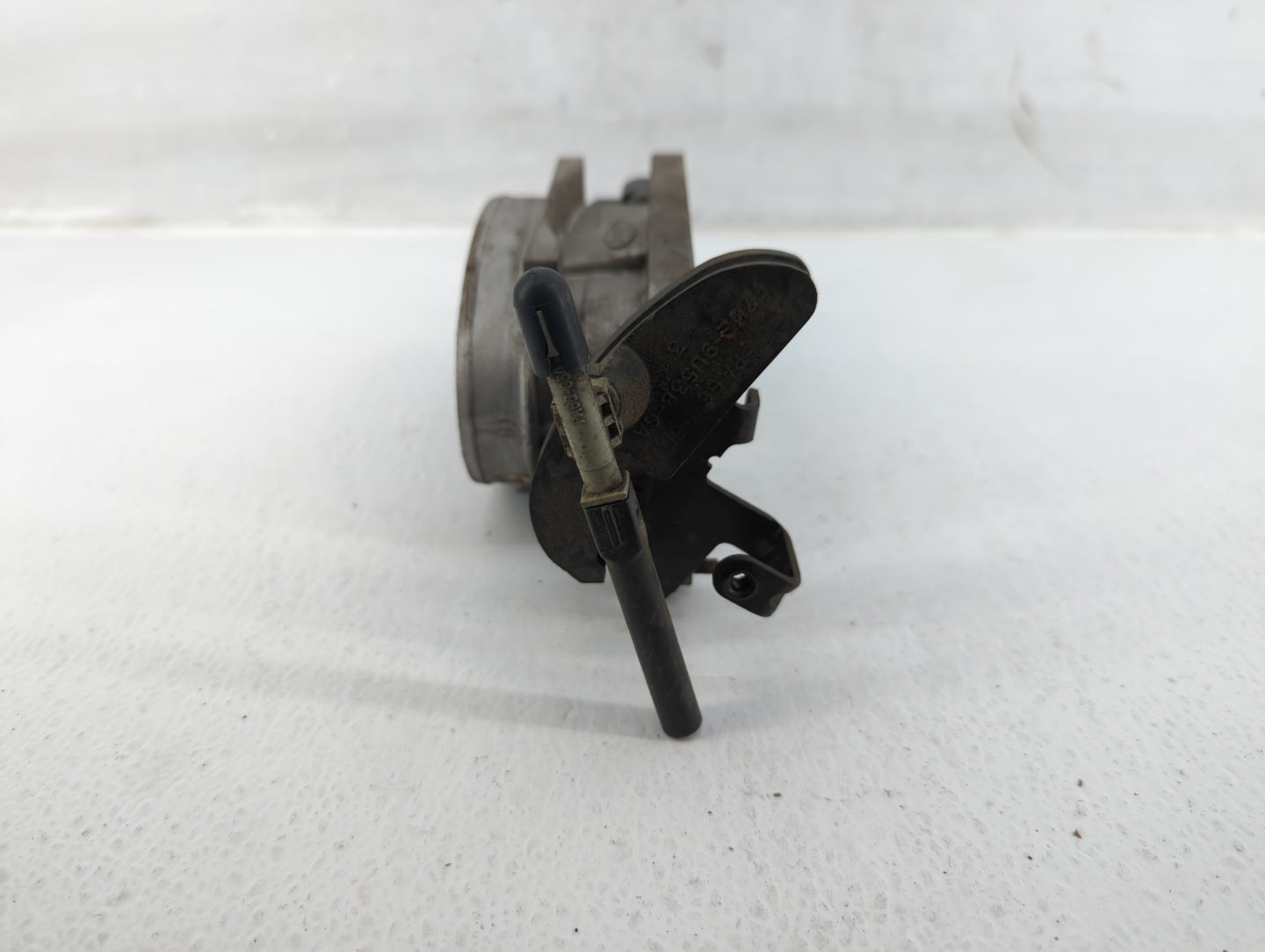 2003 Ford F-250 Super Duty Throttle Body P/N:2C3U-AA Fits OEM Used Auto Parts - Oemusedautoparts1.com