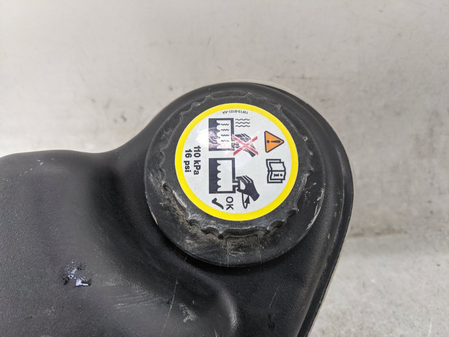 2003 F-350 Super Duty Radiator Coolant Overflow Expansion Tank Bottle - Oemusedautoparts1.com