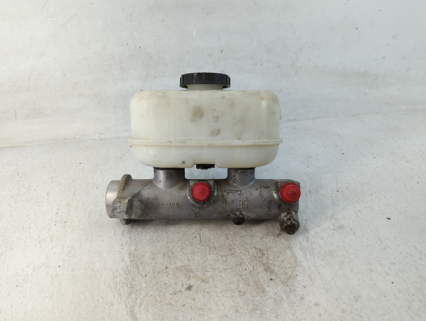 1999-2004 Ford F-350 Super Duty Brake Master Cylinder - Oemusedautoparts1.com