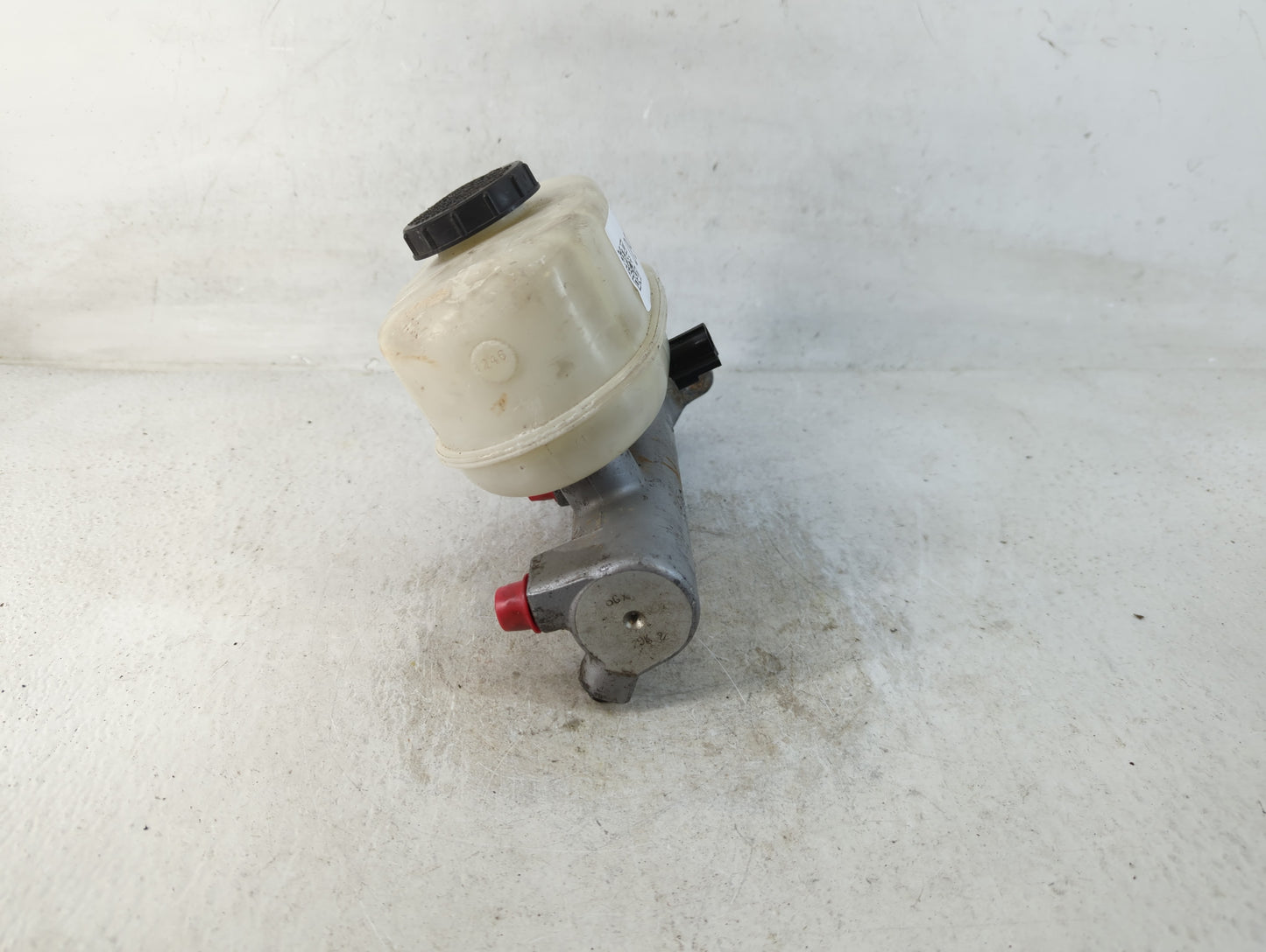 1999-2004 Ford F-350 Super Duty Brake Master Cylinder - Oemusedautoparts1.com