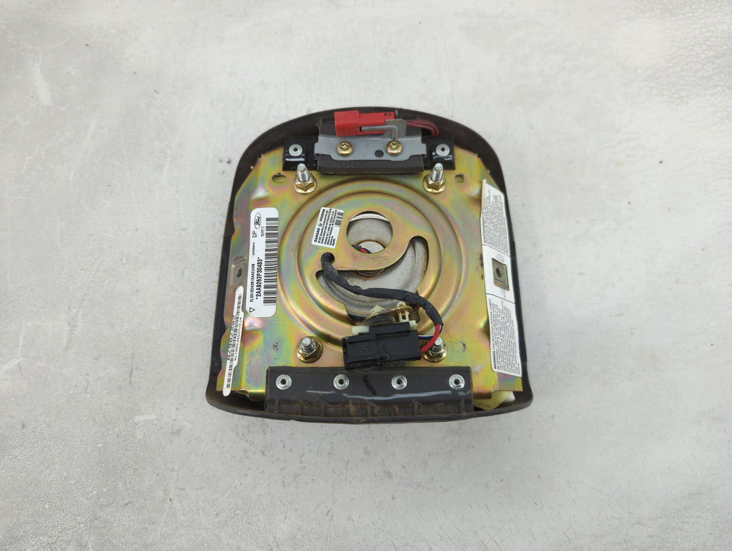 2003 Ford F150 Air Bag Driver Left Steering Wheel Mounted P/N:2L3A15043B13AAZUWB 2AA9262P30483, 529573 Fits OEM Used Auto Pa