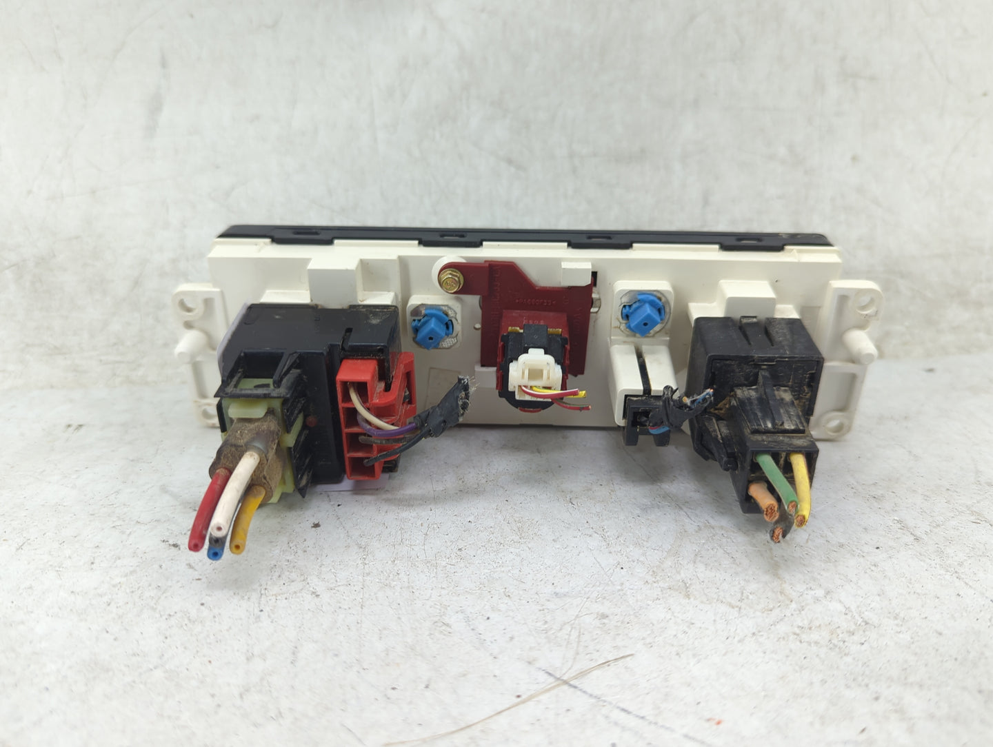 2003 Ford F550sd Pickup Climate Control Module Temperature AC/Heater Replacement P/N:YC3H-19C733-CA Fits OEM Used Auto Parts
