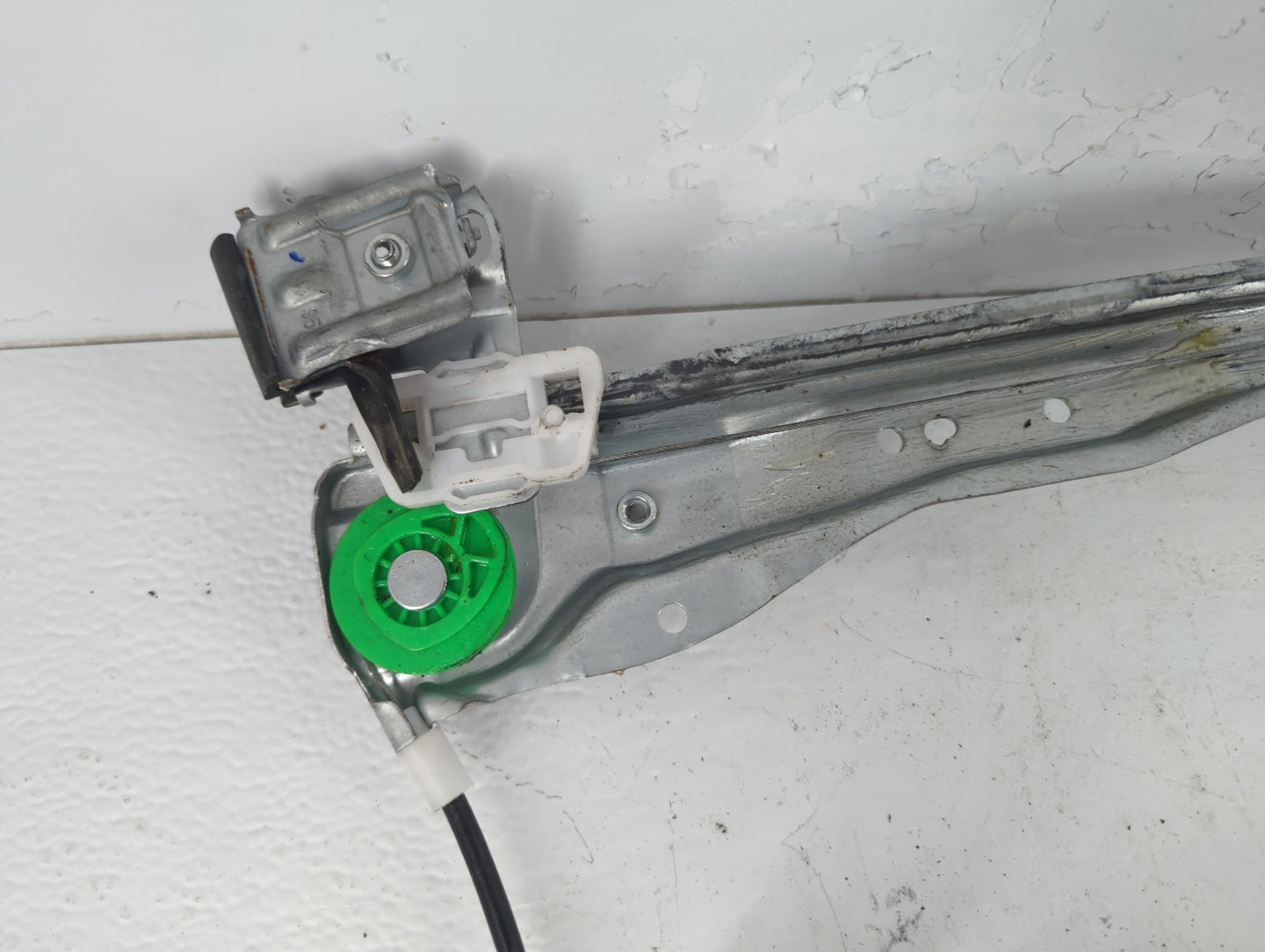 2003 Ford Focus Driver Left Front Window Regulator - Oemusedautoparts1.com