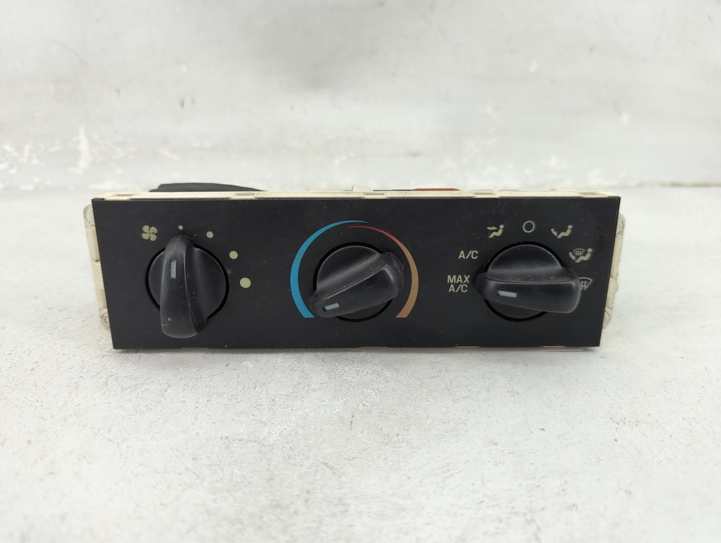 2001-2004 Ford Mustang Climate Control Module Temperature AC/Heater Replacement P/N:687 Fits Fits 2001 2002 2003 2004 OEM Us