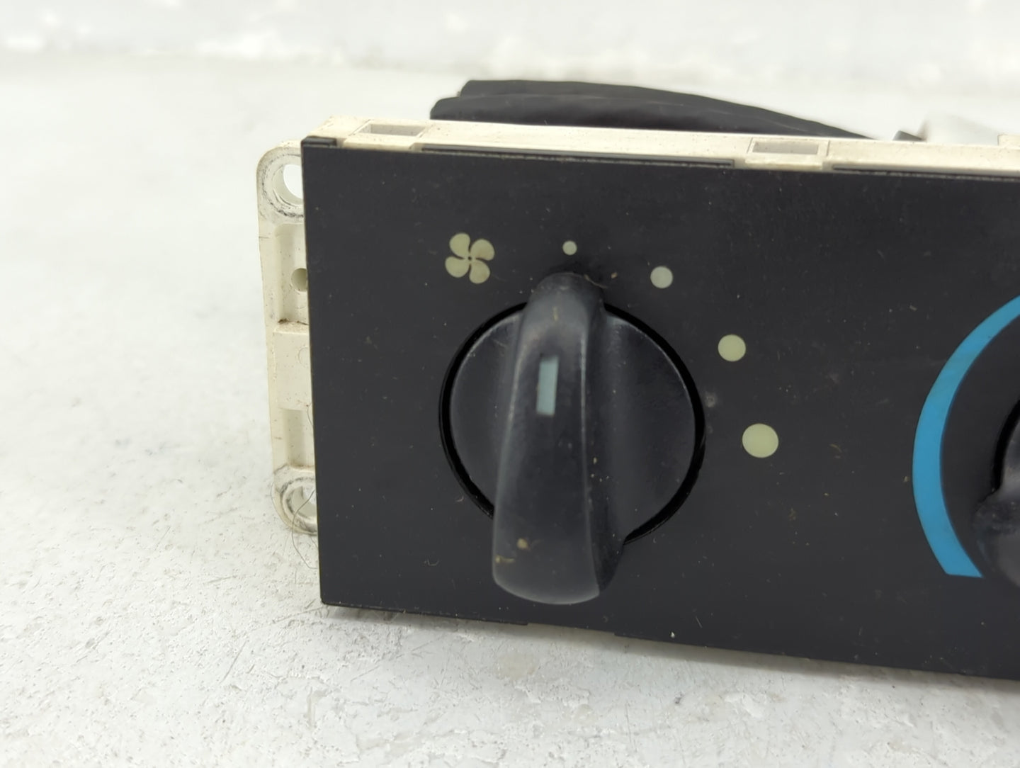 2001-2004 Ford Mustang Climate Control Module Temperature AC/Heater Replacement P/N:687 Fits Fits 2001 2002 2003 2004 OEM Us