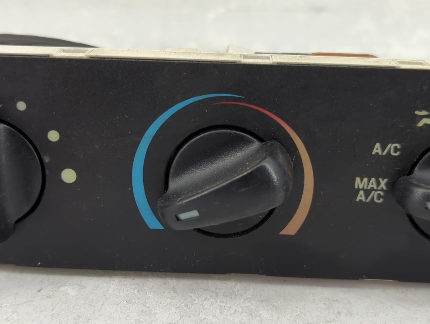 2001-2004 Ford Mustang Climate Control Module Temperature AC/Heater Replacement P/N:687 Fits Fits 2001 2002 2003 2004 OEM Us