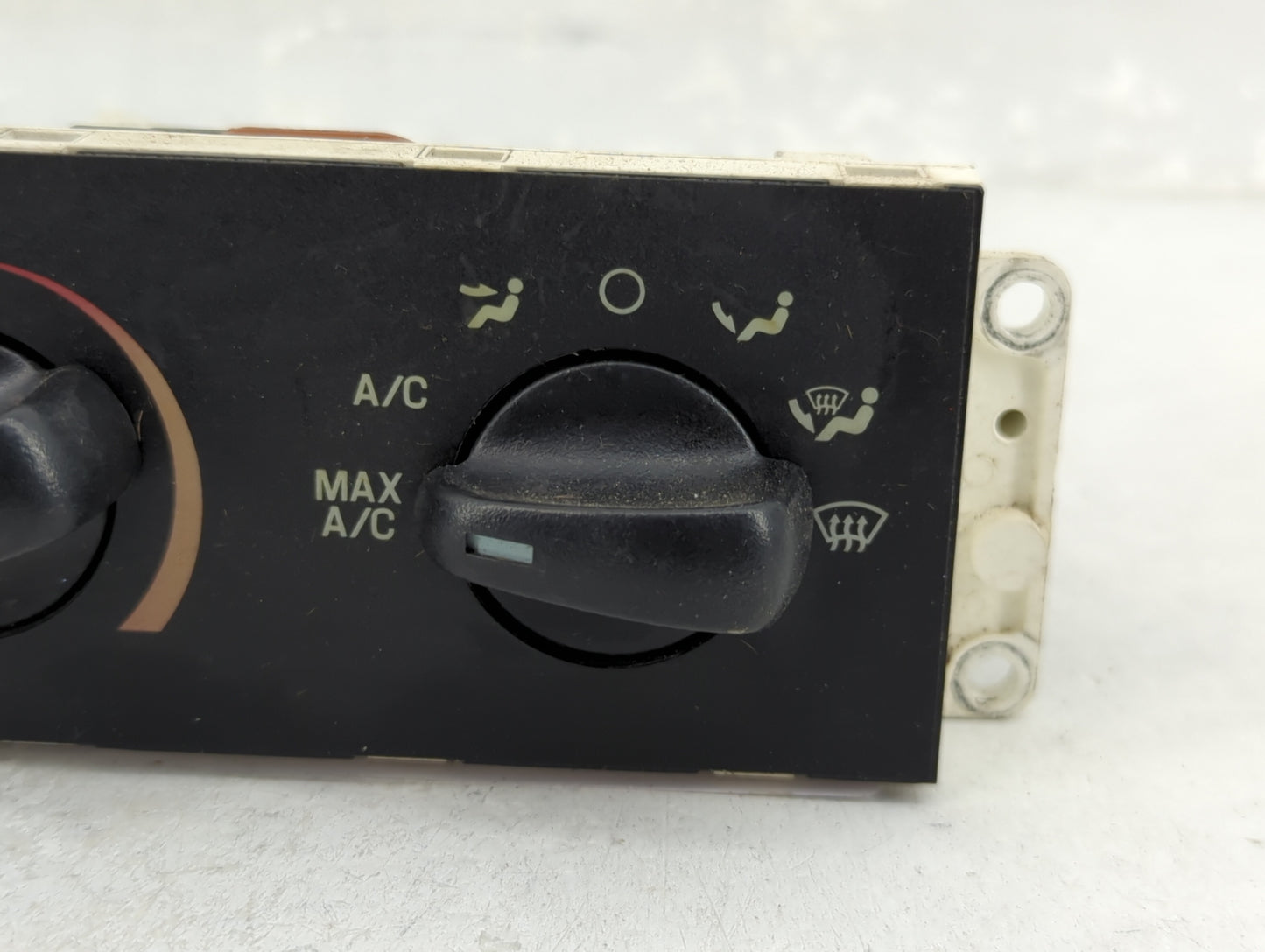 2001-2004 Ford Mustang Climate Control Module Temperature AC/Heater Replacement P/N:687 Fits Fits 2001 2002 2003 2004 OEM Us
