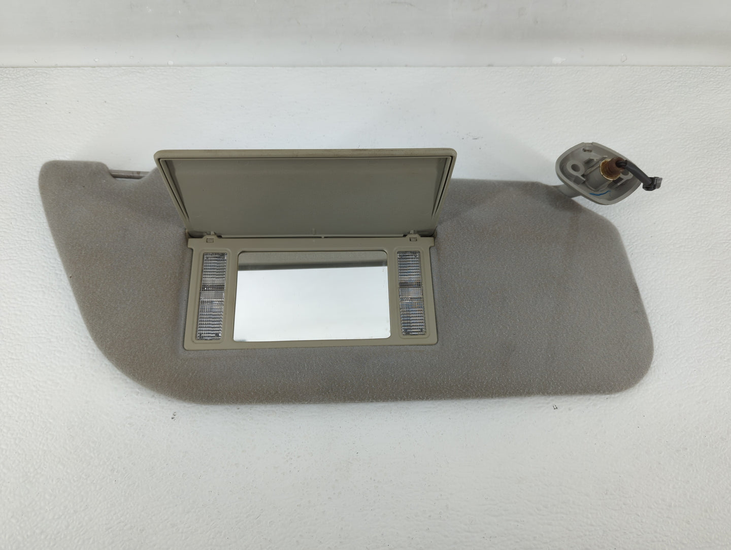 2003-2004 Ford Mustang Sun Visor Shade Replacement Passenger Right Mirror Fits Fits 2003 2004 OEM Used Auto Parts - Oemuseda