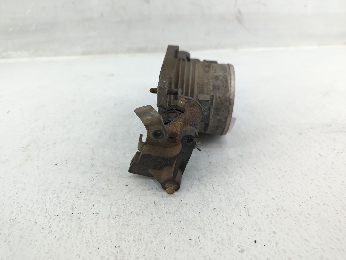 2002-2004 Ford Mustang Throttle Body P/N:2R3U-BA, F4SF 9B989 Fits Fits 2002 2003 2004 OEM Used Auto Parts - Oemusedautoparts