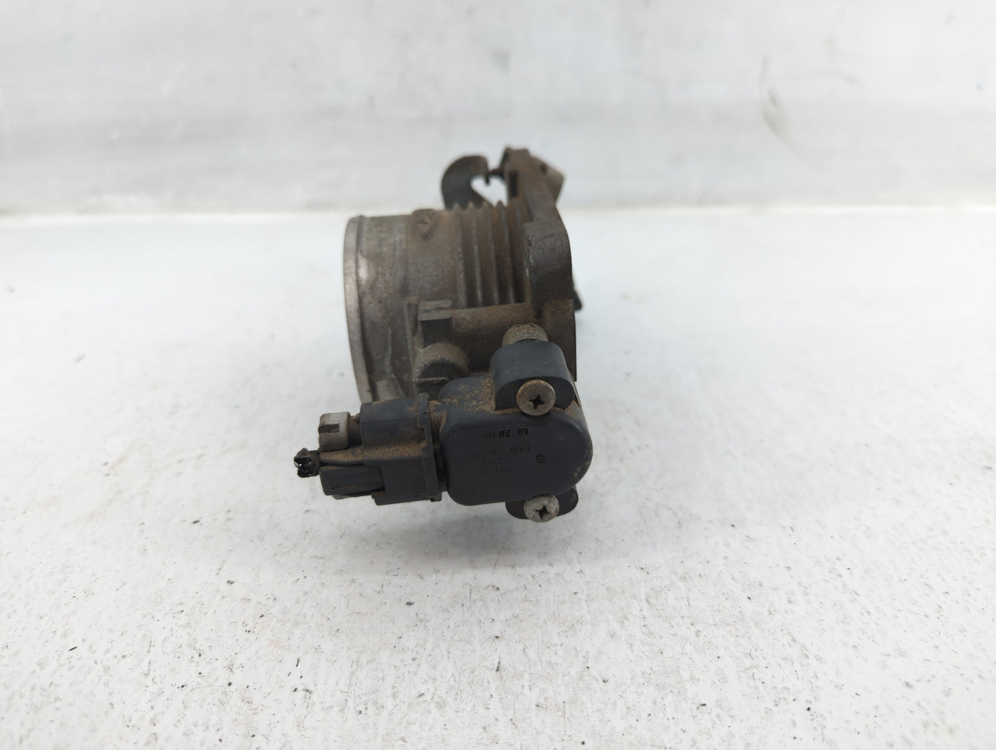 2002-2004 Ford Mustang Throttle Body P/N:2R3U-BA, F4SF 9B989 Fits Fits 2002 2003 2004 OEM Used Auto Parts - Oemusedautoparts