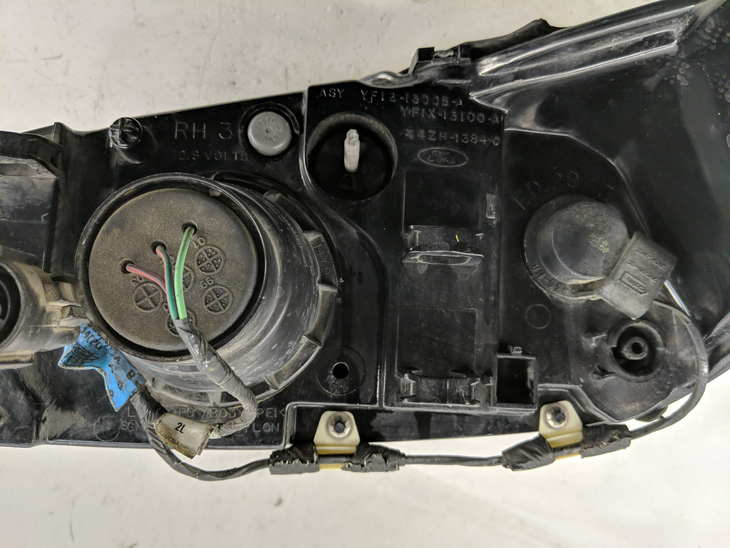 2000-2007 Ford Taurus Passenger Right Oem Head Light Headlight Lamp - Oemusedautoparts1.com