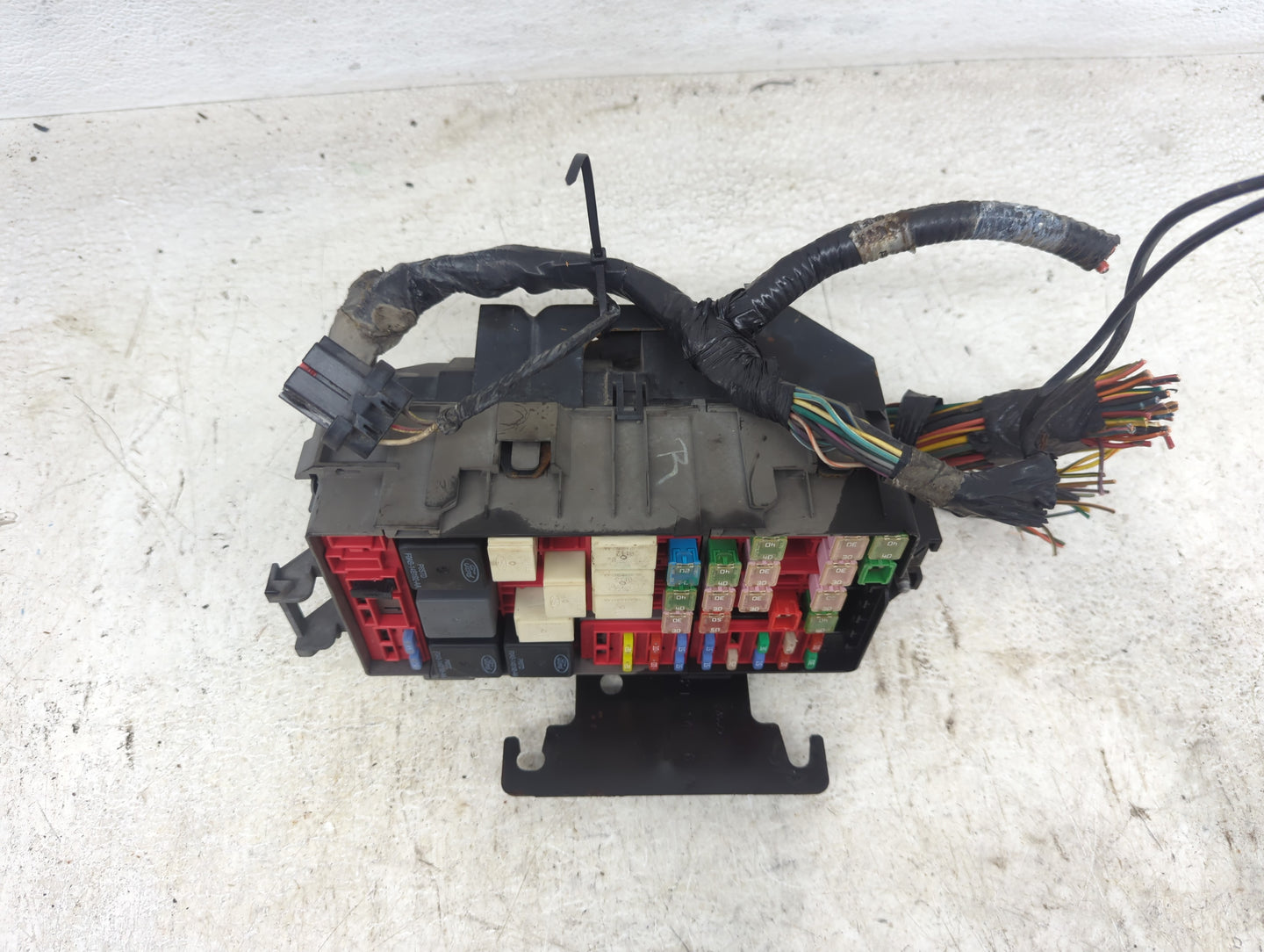 2003 Ford Transit Fusebox Fuse Box Panel Relay Module Fits OEM Used Auto Parts - Oemusedautoparts1.com